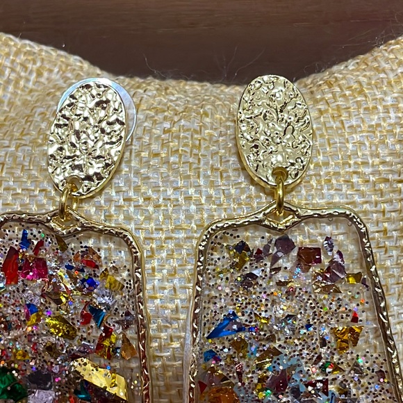 🎉💕 NEW ARRIVAL! Confetti Gold Multicolor Dangle Earrings Easter Gift - Picture 4 of 4